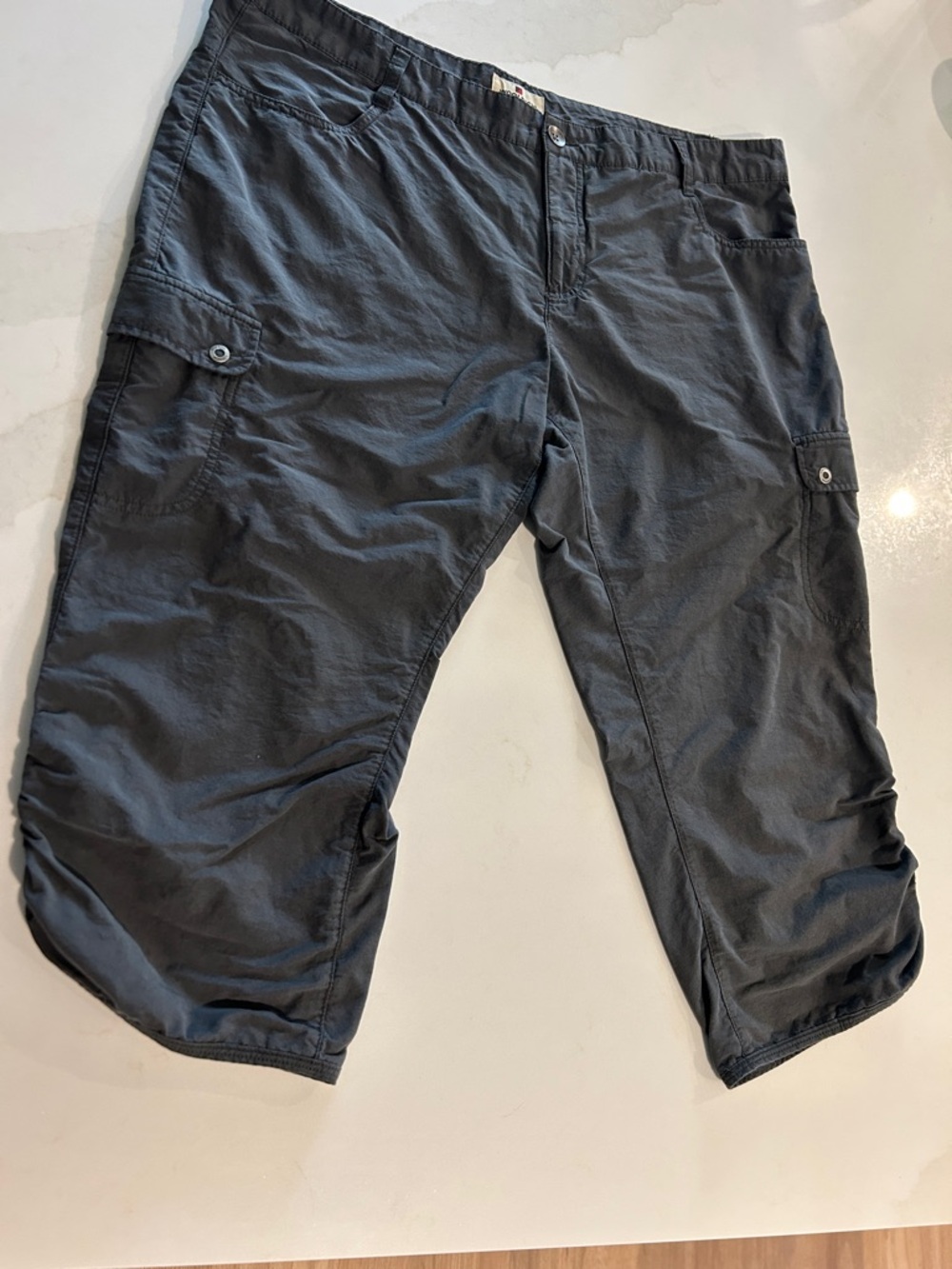 Women’s Woolrich lightweight Cargo Capri Pants. Grey, size 12